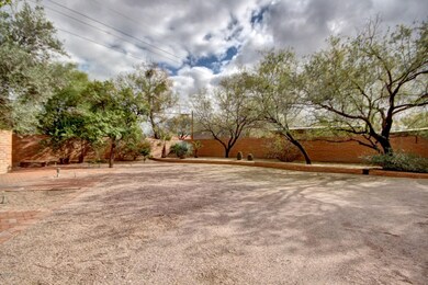 Mesa Grande court parking