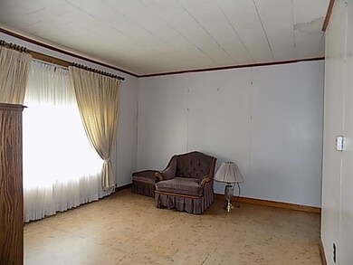 918 36th St, Vandergrift, PA 15690 - photo 6