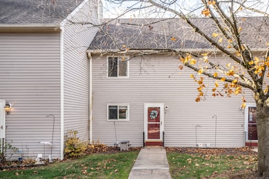 8 Mohawk Ct, Cromwell, CT 06416 - photo 2