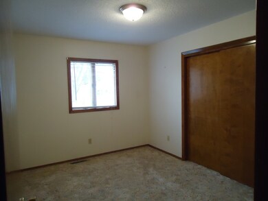 1306 S 18th St, Grand Forks, ND 58201 - photo 5