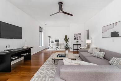 062_Burnham Sq Unit 256 - 045