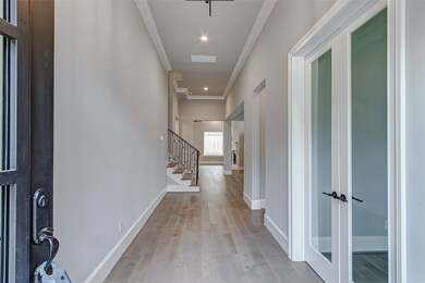WELCOME HOME! As soon as you
step inside, you wil