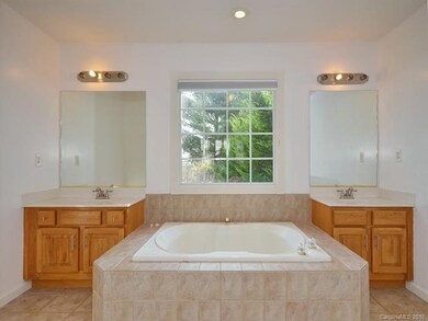 11 Westmont Dr, Asheville, NC 28806 - photo 4