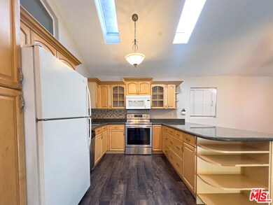 15426 Camarillo St, Los Angeles, CA 91403 - photo 5