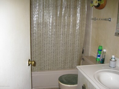 42 Piazza Correale, Freehold, NJ 07728 - photo 4