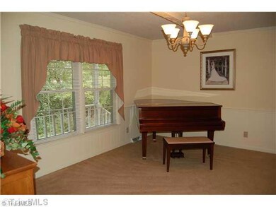 1409 Buxton Rd, Greensboro, NC 27406 - photo 7