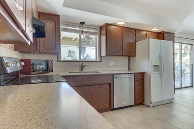 2452 E Gary St-26