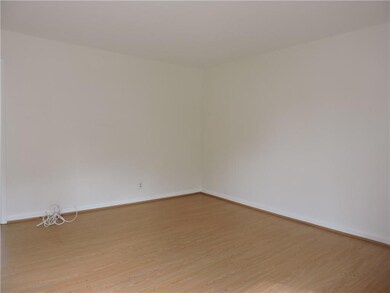 LIVING / DINING ROOM