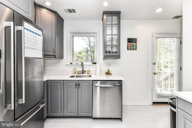 1021 Kennedy St, Falls Church, VA 22046 - photo 7