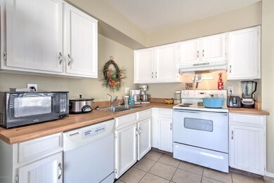 1430 E Palmdale Dr-16