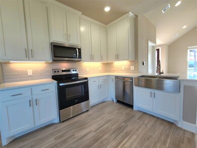 1631 W Elm St, Denison, TX 75020 - photo 4