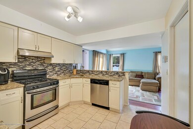 3 Hawk Ct Howell NJ 07731 USA-large-023-
