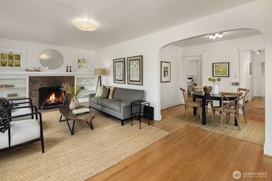 8266 4th Ave NE, Seattle, WA 98115 - photo 2