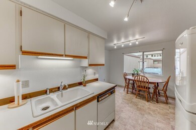 8223 212th St SW unit 404, Edmonds, WA 98026 - photo 7