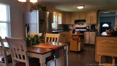 Roomy dinning area and kitchen with electric stove
