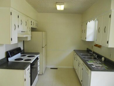 Kitchen with a eat-in dining area