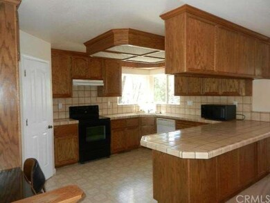 Large kitchen, pantry, desk & lots of counter spac