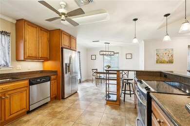 Kitchen w/dining