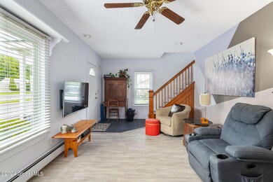 5-web-or-mls-162MacArthurAve_05
