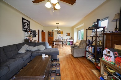 807 Maple St, Hoquiam, WA 98550 - photo 4