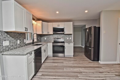 232 Derrig Dr, East Stroudsburg, PA 18301 - photo 4