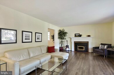 4308 Frankfort Dr, Rockville, MD 20853 - photo 3