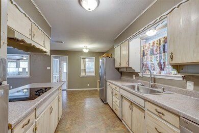 508 E Redbud Dr, Hurst, TX 76053 - photo 7