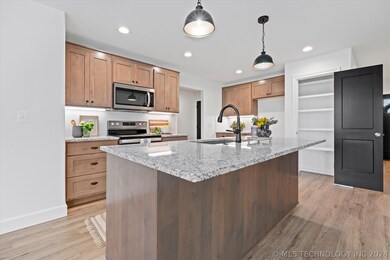 5823 Coldspring Ln, Bartlesville, OK 74006 - photo 4