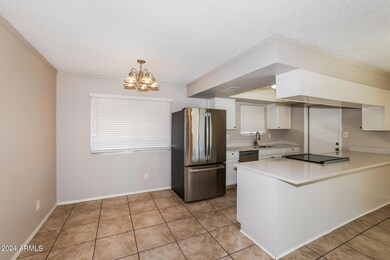 006-photo-dining-room-13420621