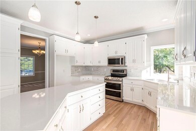 13977 W 147th Terrace, Olathe, KS 66062 - photo 4