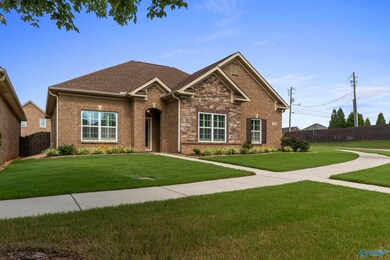 929 Binding Branch NW, Huntsville, AL 35806 - photo 2