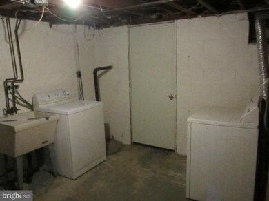 3204 Ryerson Cir, Halethorpe, MD 21227 - photo 4