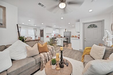 7142 Finch St, Houston, TX 77028 - photo 6