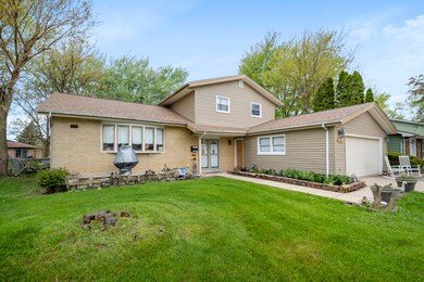 18920 Loras Ln, Country Club Hills, IL 60478 - photo 2