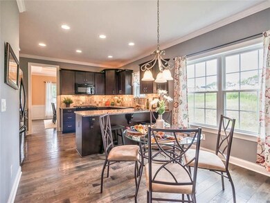 Kitchen with Eat-in Breakfast Room
