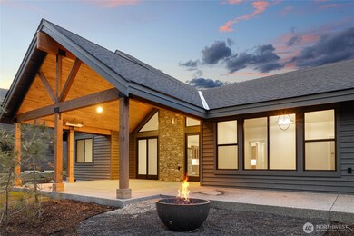 837 sq ft of outdoor living space with gas firepit