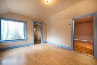 1139 7th  Ave E_03