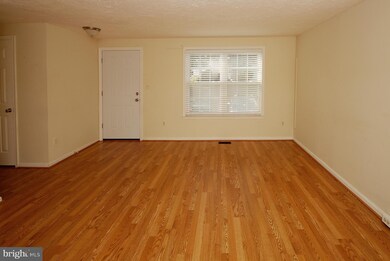 13809 Laura Ratcliff Ct, Centreville, VA 20121 - photo 2