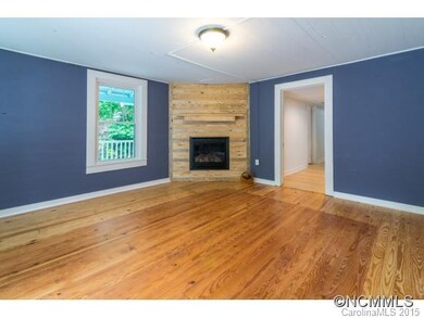 Gas log FP w/wood surround