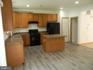 8217 Glade Bank Dr, Manassas, VA 20111 - photo 4