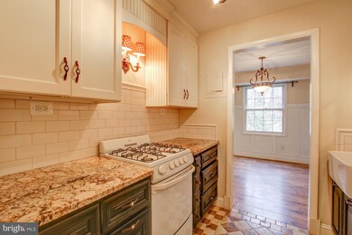 3790 Lyndhurst Dr unit 101, Fairfax, VA 22031 - photo 3