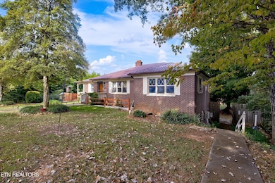 653 E Hunt Rd, Alcoa, TN 37701 - photo 2