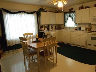 402 W Washington St, Princeton, IL 61356 - photo 6