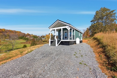 527 Saunders Rd, Franklin, NC 28734 - photo 3