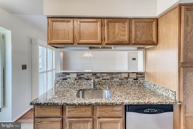 16902 Point Pleasant Ln, Dumfries, VA 22026 - photo 6