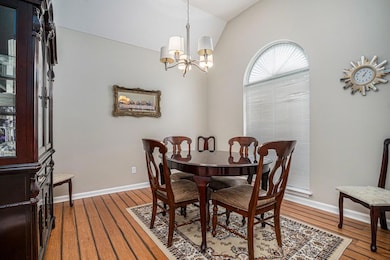 VAULTED CEILING AND PALLADIAN WINDOW IN THE FORMAL DINING ROOM.