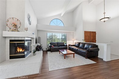 Living Room / Fireplace