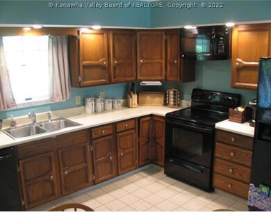 89 Mannon Dr, Alum Creek, WV 25003 - photo 7