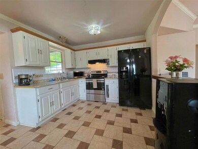 316 Liberty St, Cleburne, TX 76031 - photo 6