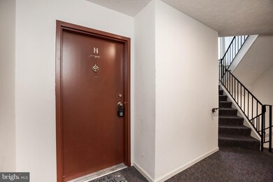 12205 Saint Peter Ct unit H, Germantown, MD 20874 - photo 4